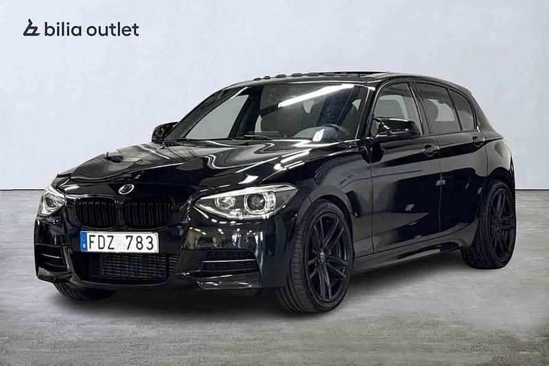 Svart Begagnad 2013 BMW M135 Halvkombi | 214 900 kr - Bild 1/1