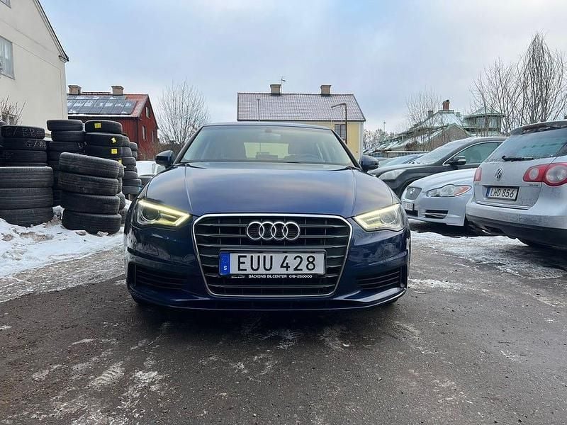 Blå Begagnad 2016 Audi A3 Attraction Sedan | 129 500 kr (Bra pris) - Bild 1/4