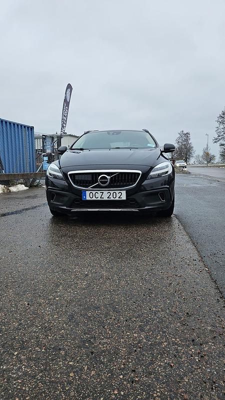 Begagnad 2017 Volvo V40 CC Kombi | 129 000 kr (Bra pris) - Bild 1/4