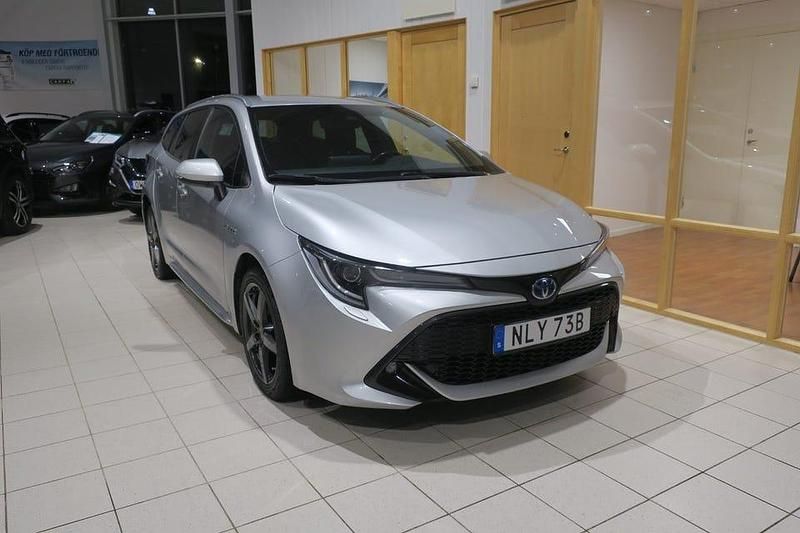 Begagnad Toyota Corolla Style 122 HK (89 kW) 2019 Silver Kombi