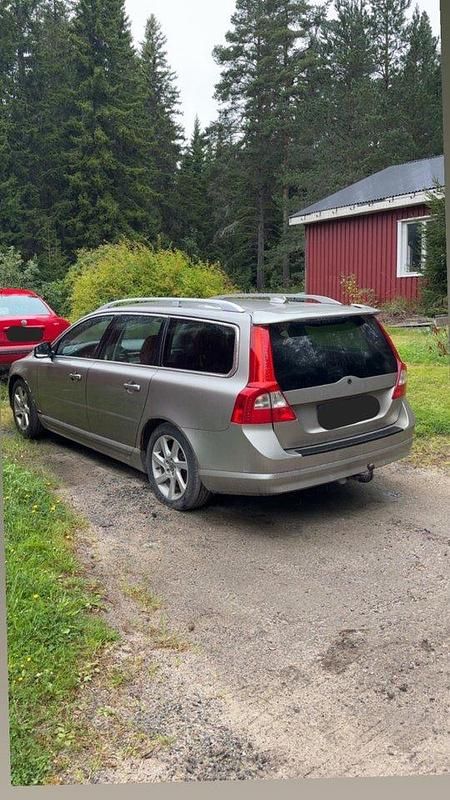 Brun Begagnad 2010 Volvo V70 Summum Kombi | 15 000 kr (Bra pris) - Bild 1/4