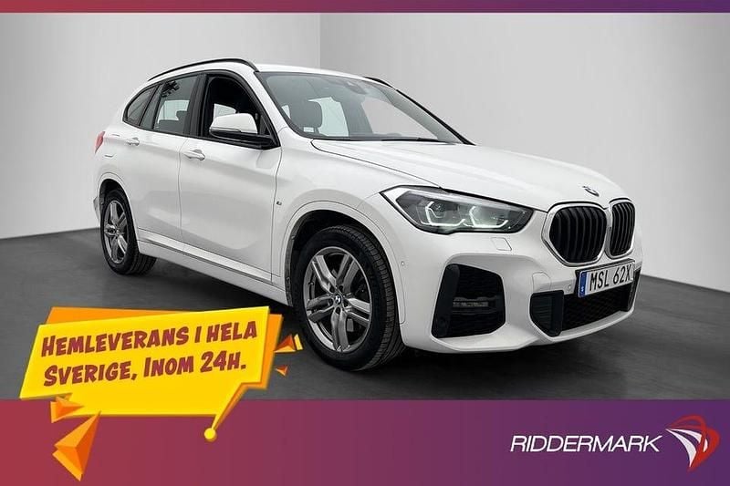 Vit Begagnad 2021 BMW X1 M Sport SUV | 289 800 kr (Marknadspris) - Bild 1/3