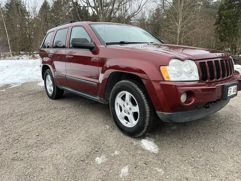 Begagnad Jeep Grand Cherokee Laredo 214 HK (157 kW) 2007 Röd SUV