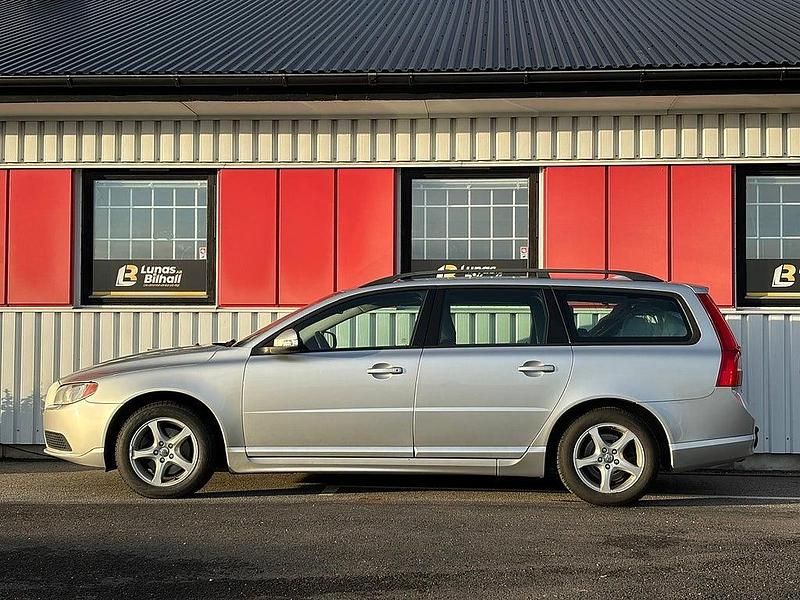 Begagnad Volvo V70 Kinetic 163 HK (119 kW) 2010 Grå Kombi