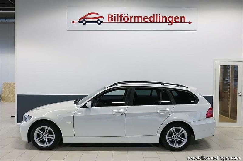 Vit Begagnad 2007 BMW 320 Advantage Kombi | 69 900 kr (Marknadspris) - Bild 1/4