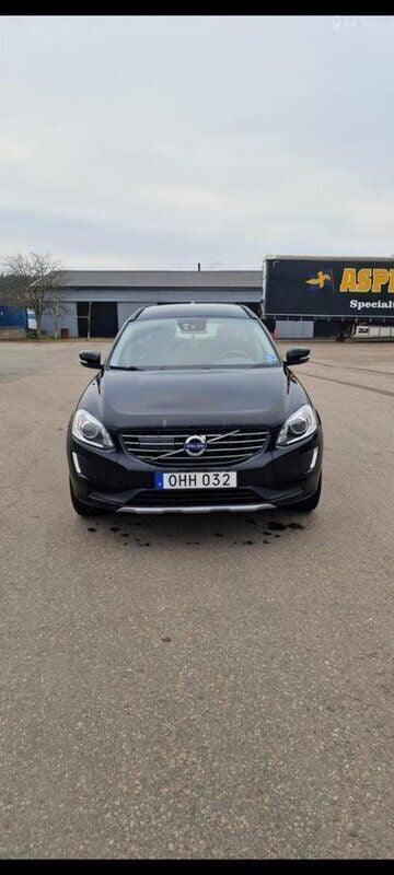 Svart Begagnad 2017 Volvo XC60 Momentum SUV | 154 000 kr (Bra pris) - Bild 1/4