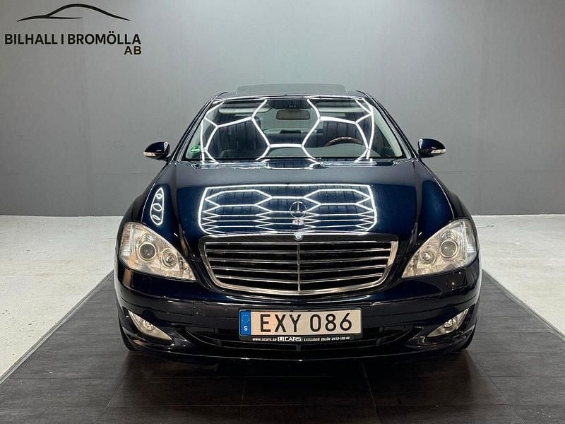 Mörkblå (blå) Begagnad 2008 Mercedes S500 Sedan | 149 900 kr - Bild 1/4