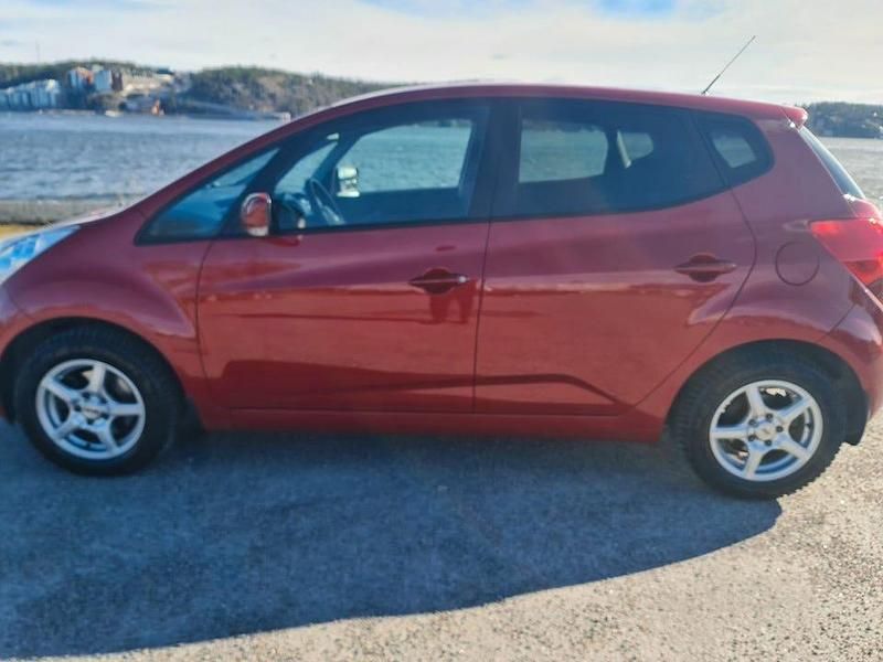 Begagnad Kia Venga 126 HK (92 kW) 2013 Röd Halvkombi
