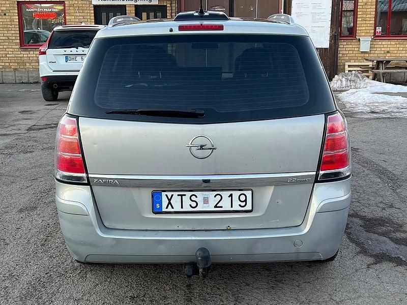 Begagnad Opel Zafira 150 HK (110 kW) 2006 Grå Minibuss