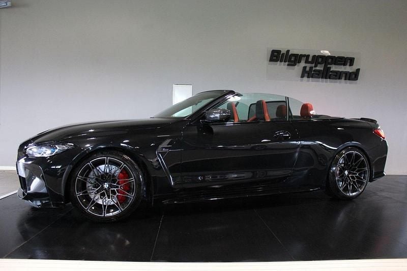 Svart Begagnad 2023 BMW M4 Cabriolet Competition Edition Cab | 989 900 kr (Marknadspris) - Bild 1/4