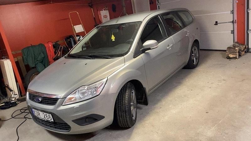 Grå Begagnad 2010 Ford Focus Trend Kombi | 23 000 kr (Bra pris) - Bild 1/4