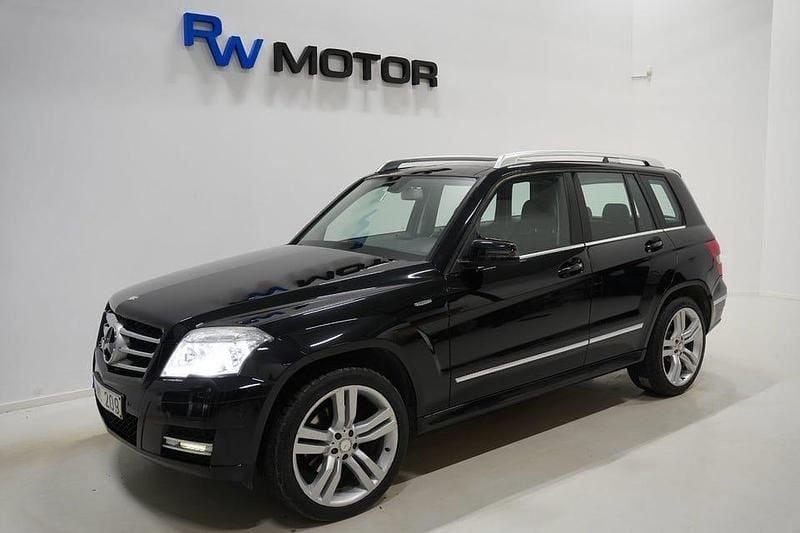 Svart Begagnad 2010 Mercedes GLK220 SUV | 144 700 kr (Marknadspris) - Bild 1/4
