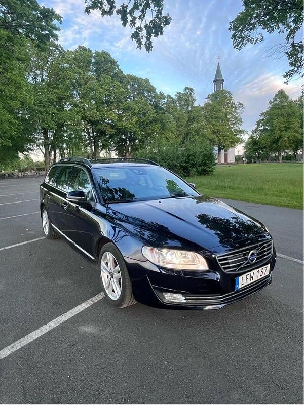 Blå Begagnad 2016 Volvo V70 Momentum Kombi | 145 000 kr (Marknadspris) - Bild 1/3