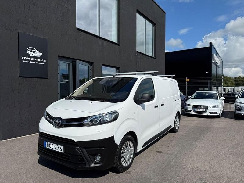 Vit Begagnad 2018 Toyota Proace Van | 139 900 kr (Marknadspris) - Bild 1/4