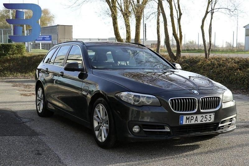 Grå Begagnad 2014 BMW 520 Kombi | 149 900 kr (Dyr) - Bild 1/4