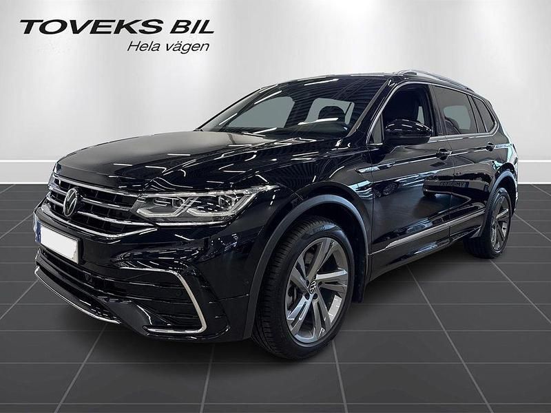 Svart (deep black pearl) Begagnad 2024 VW Tiguan Allspace R-line SUV | 484 900 kr (Lite dyr) - Bild 1/4