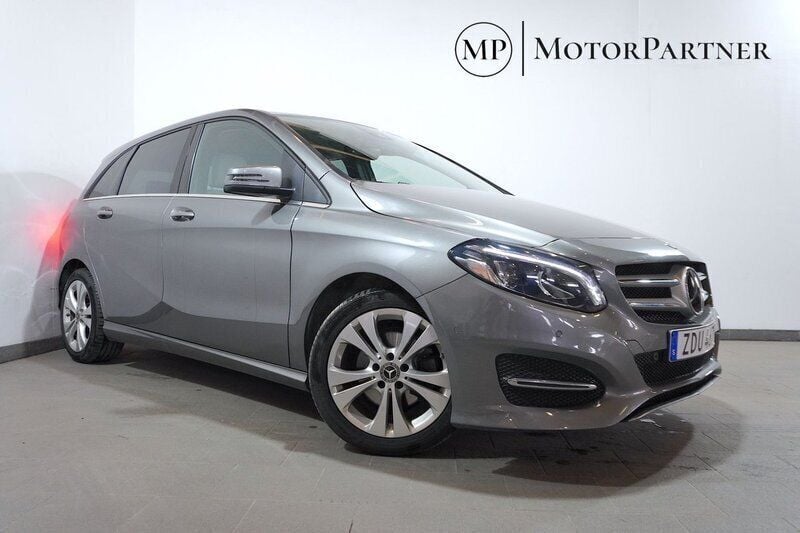 Mörkgrå Begagnad 2017 Mercedes B200 Urban Minibuss | 209 900 kr (Marknadspris) - Bild 1/4