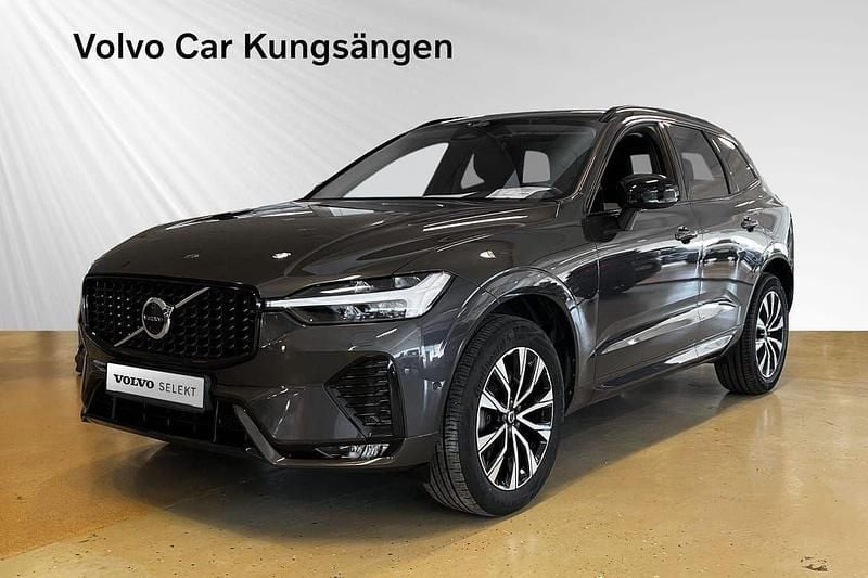 Grå Begagnad 2023 Volvo XC60 Plus SUV | 449 900 kr (Marknadspris) - Bild 1/4
