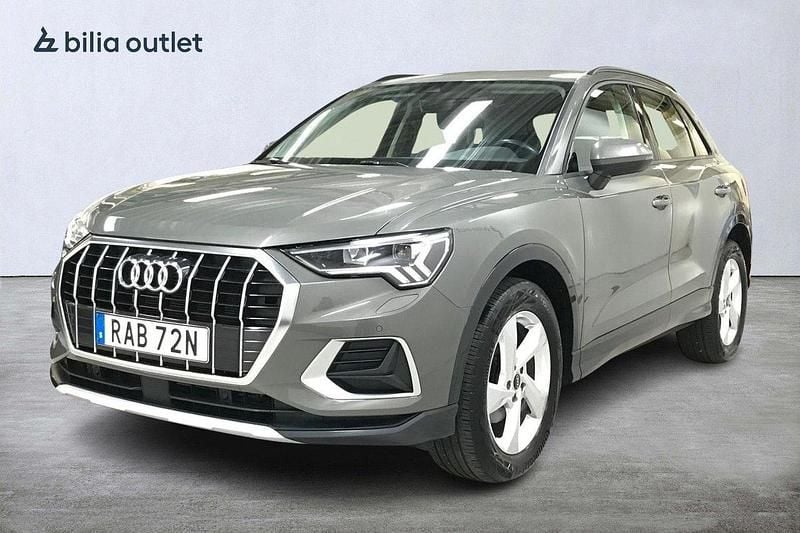 Grå Begagnad 2022 Audi Q3 Advanced Plus SUV | 289 900 kr (Marknadspris) - Bild 1/3
