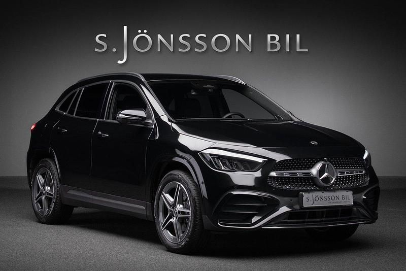 Svart (kosmossvart metallic) Begagnad 2024 Mercedes GLA250 Advanced SUV | 499 000 kr - Bild 1/4