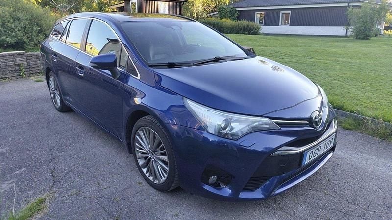 Blå Begagnad 2016 Toyota Avensis Kombi | 129 900 kr (Marknadspris) - Bild 1/4