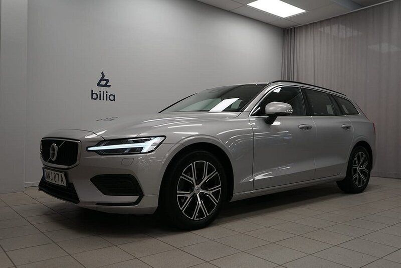 Silver Begagnad 2022 Volvo V60 Core Kombi | 309 900 kr (Marknadspris) - Bild 1/3