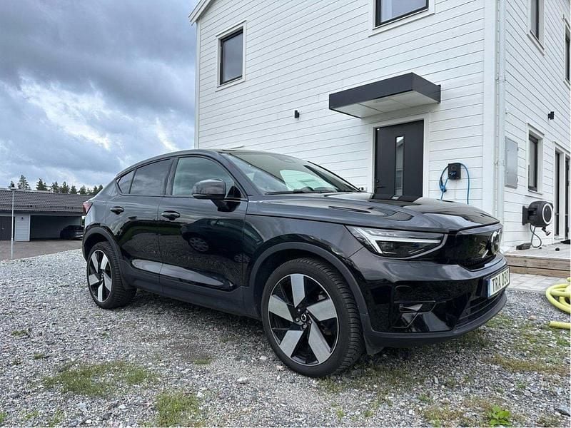 Svart Begagnad 2023 Volvo EC40 Plus SUV | 325 000 kr (Bra pris) - Bild 1/4