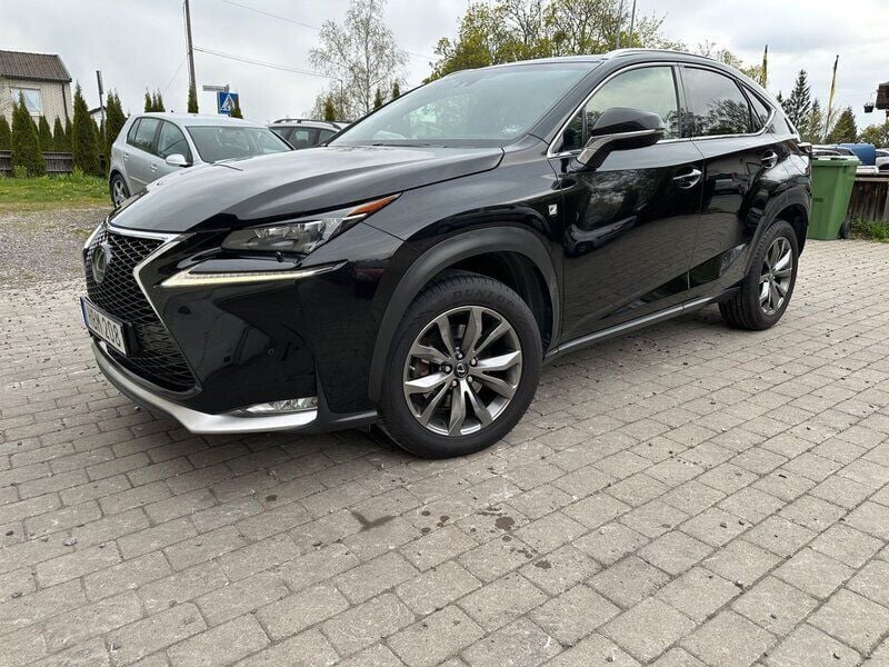 Svart Begagnad 2015 Lexus NX200t Sport Line SUV | 209 900 kr - Bild 1/4
