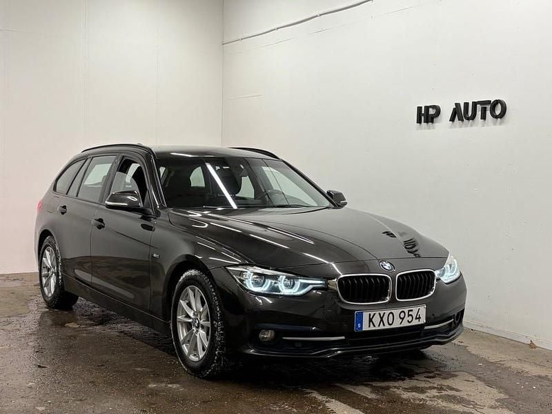 Brun Begagnad 2015 BMW 320 Sport Line Kombi | 169 500 kr (Marknadspris) - Bild 1/4