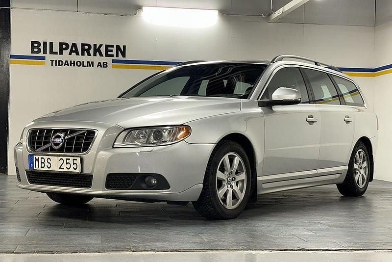 Ljusgrå Begagnad 2011 Volvo V70 Momentum Kombi | 79 900 kr (Marknadspris) - Bild 1/4