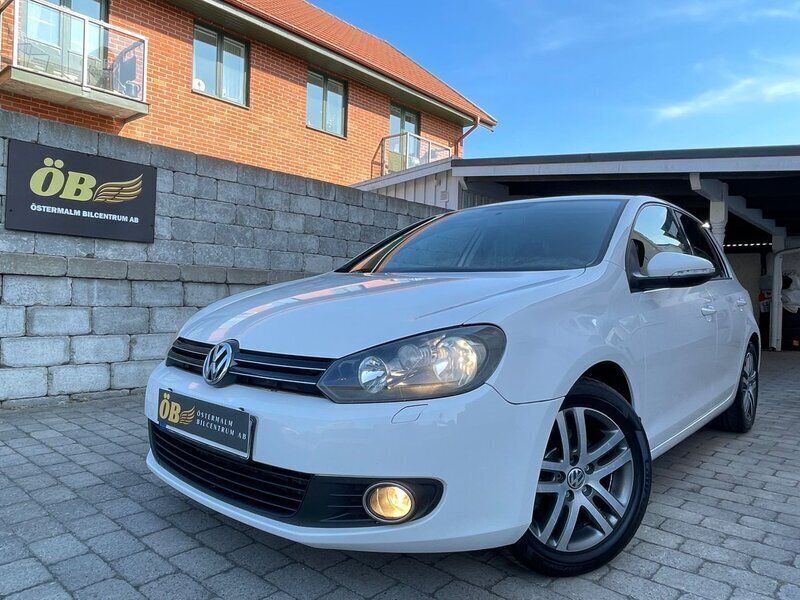 Vit Begagnad 2011 VW Golf VI Halvkombi | 64 900 kr (Marknadspris) - Bild 1/4