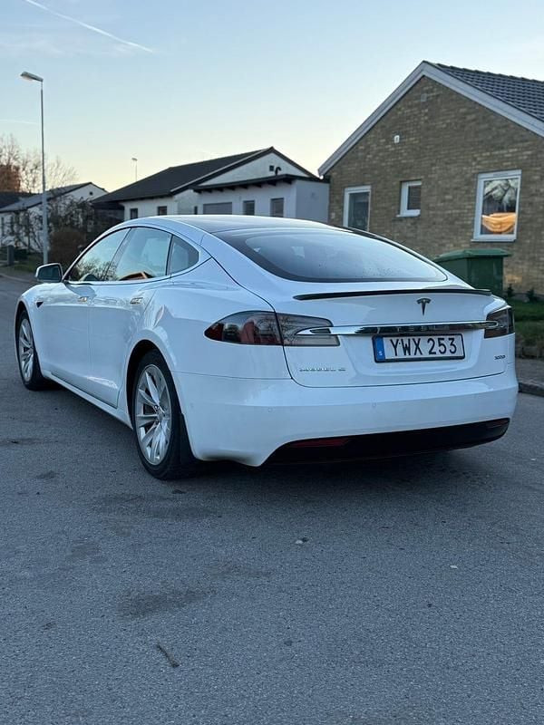 Begagnad Tesla Model S 386 kW (525 HK) 2018 Halvkombi