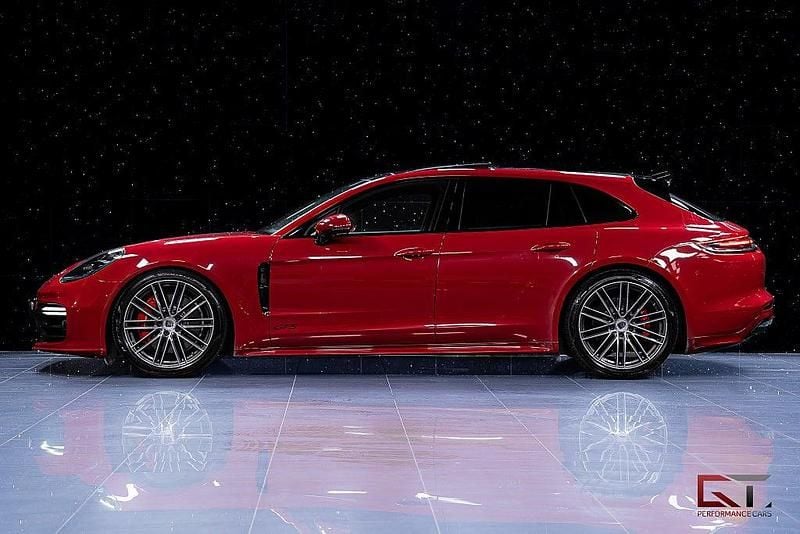 Begagnad Porsche Panamera 460 HK (338 kW) 2019 Carmine red bbz Kombi