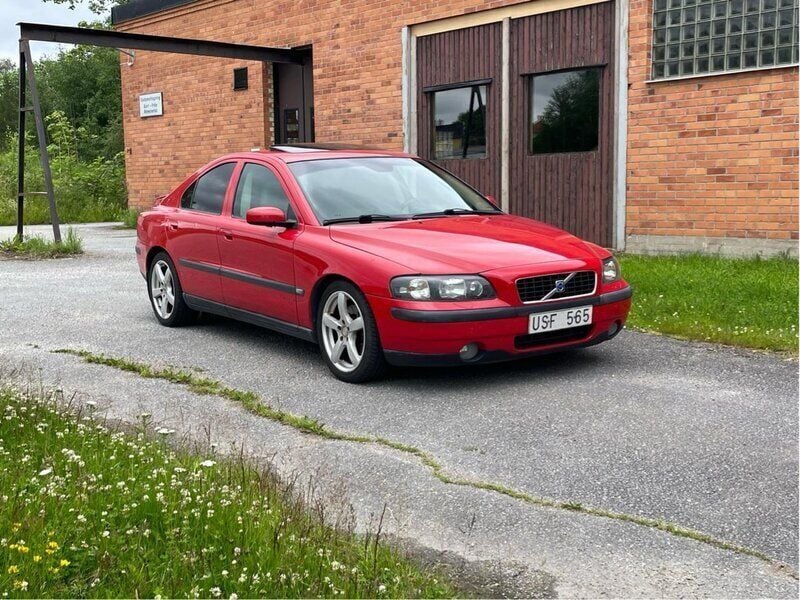 Röd Begagnad 2004 Volvo S60 Business Edition Sedan | 30 000 kr (Bra pris) - Bild 1/4