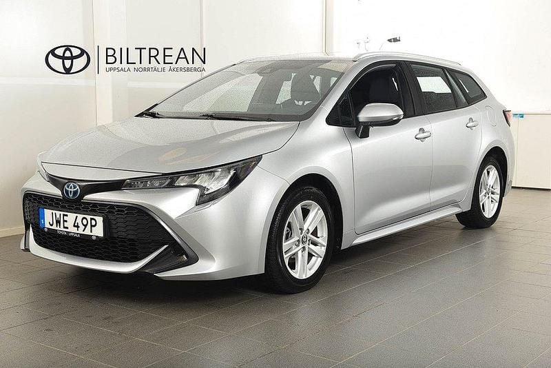 Silver Begagnad 2022 Toyota Corolla Active Kombi | 234 900 kr (Marknadspris) - Bild 1/4