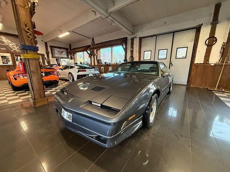 Begagnad Pontiac Firebird 214 HK (157 kW) 1987 Grå Sportkupé