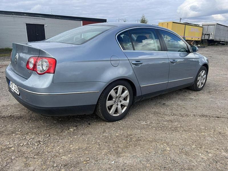 Grå Begagnad 2009 VW Passat Sportline Sedan | 34 500 kr (Marknadspris) - Bild 1/4