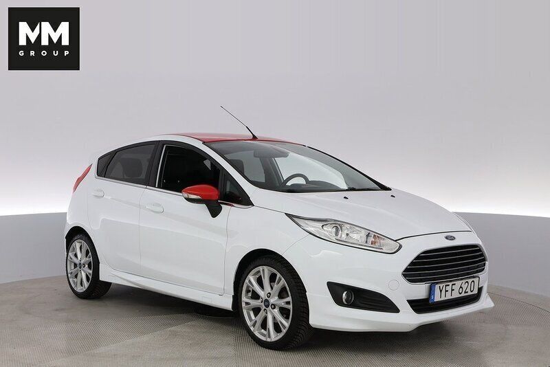 Vit Begagnad 2016 Ford Fiesta Titanium Halvkombi | 114 000 kr (Dyr) - Bild 1/4