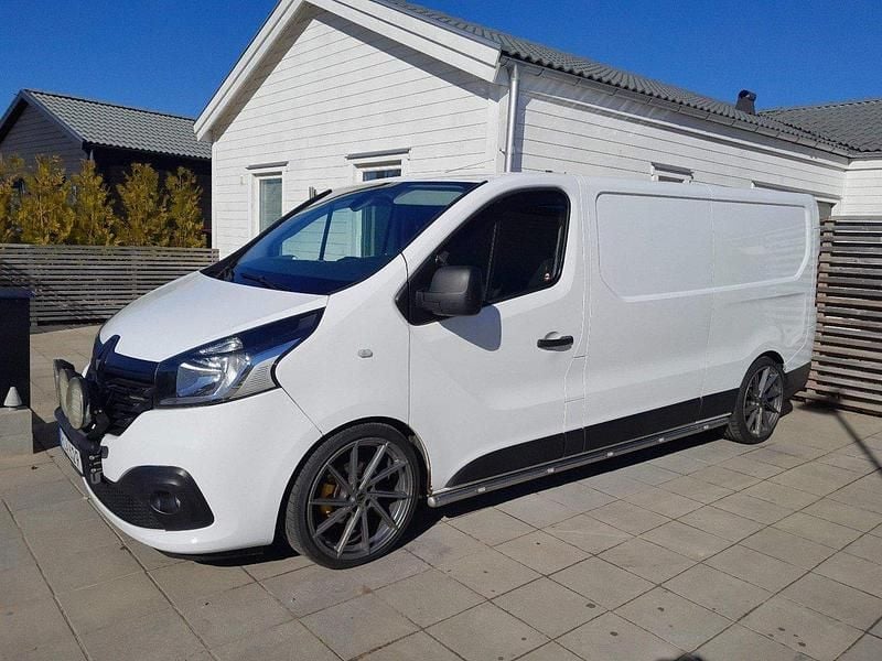 Vit Begagnad 2017 Renault Trafic Van | 95 000 kr (Lite dyr) - Bild 1/3