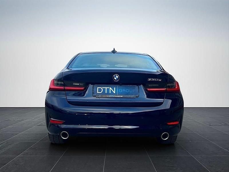 Begagnad BMW 330e Sport Line 292 HK (214 kW) 2021 Blå Sedan