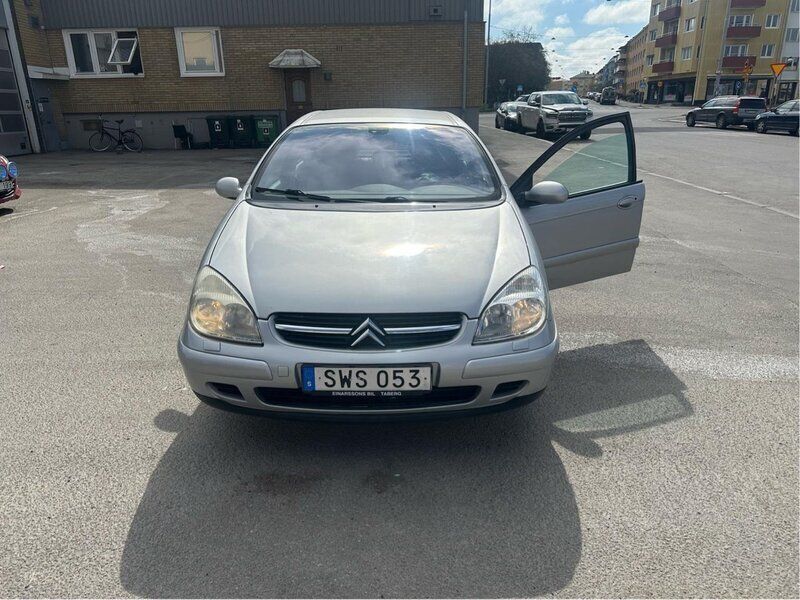 Silver Begagnad 2002 Citroën C5 Halvkombi | 13 500 kr (Marknadspris) - Bild 1/4