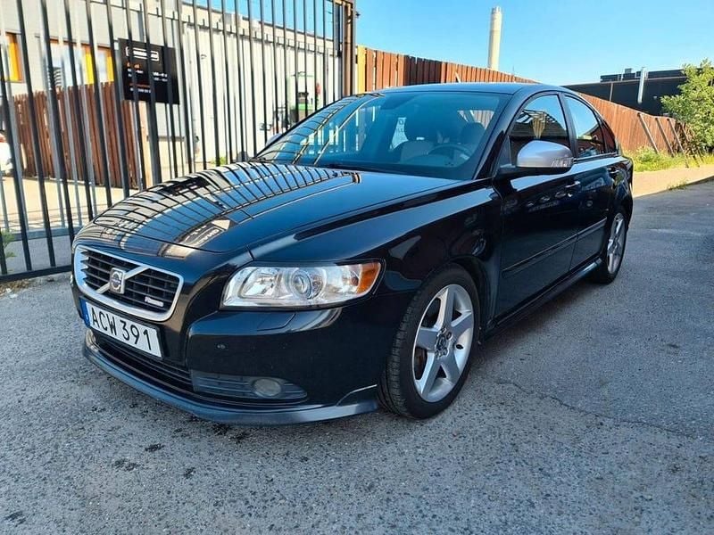 Svart Begagnad 2010 Volvo S40 R-Design Summum Sedan | 99 900 kr - Bild 1/4