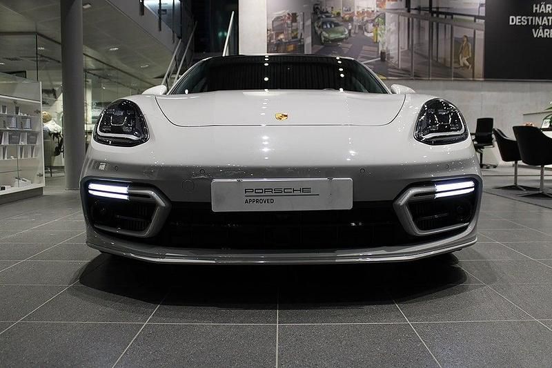 Begagnad Porsche Panamera Platinum Edition 330 HK (242 kW) 2023 Ljusgrå Kombi