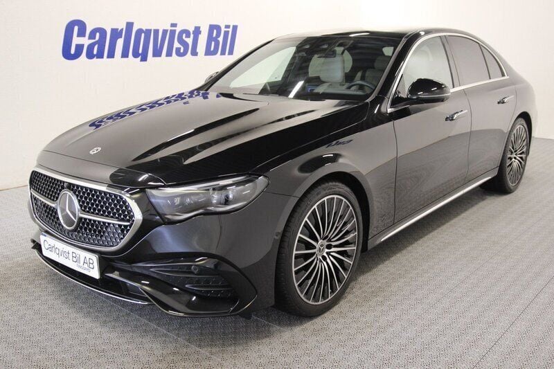 Svart (svart metallic) Begagnad 2024 Mercedes E220 AMG Sedan | 809 000 kr - Bild 1/4