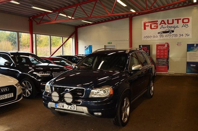 Blå Begagnad 2012 Volvo XC90 R-Design SUV | 119 900 kr (Marknadspris) - Bild 1/4