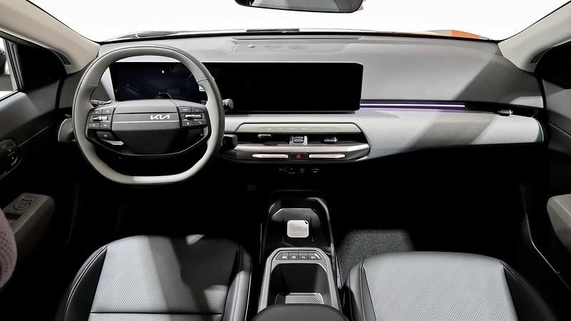 Ny Kia EV4 Plus 150 kW (204 HK) 2025 Svart Halvkombi