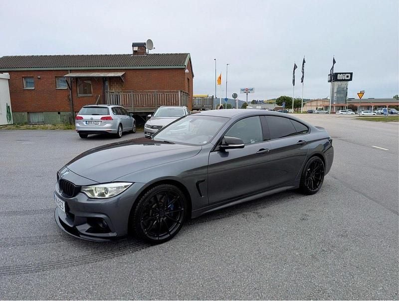 Grå Begagnad 2014 BMW 435 Gran Coupé M Sport Sportkupé | 275 000 kr (Lite dyr) - Bild 1/4