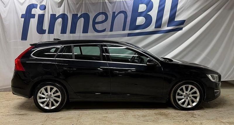Svart Begagnad 2014 Volvo V60 Momentum Kombi | 159 900 kr (Lite dyr) - Bild 1/4