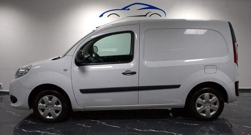 Vit Begagnad 2019 Renault Kangoo Minibuss | 74 800 kr (Bra pris) - Bild 1/4