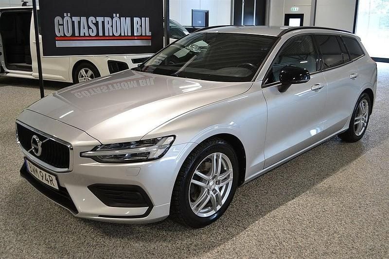 Silvermetallic metallic Begagnad 2020 Volvo V60 Momentum Kombi | 243 000 kr (Marknadspris) - Bild 1/4